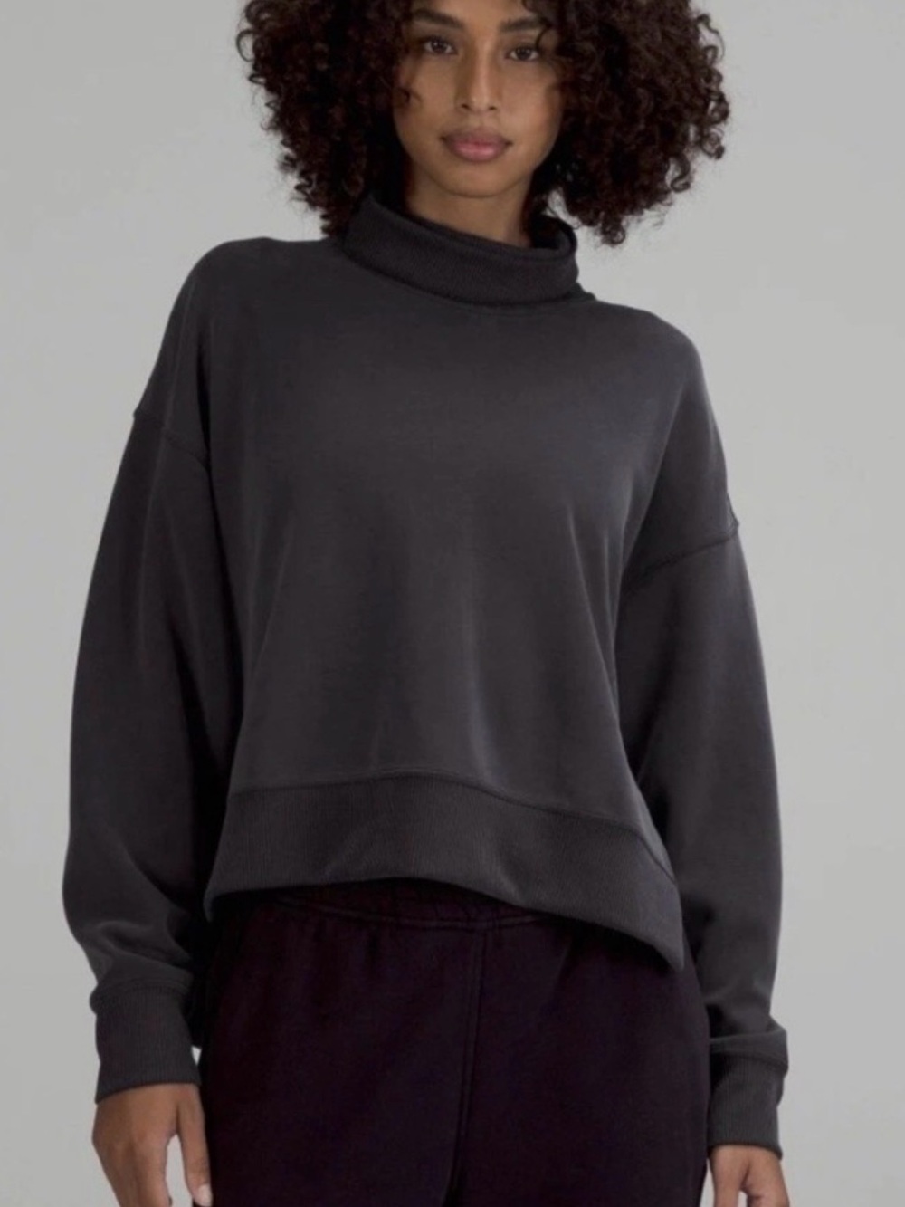 Gorgeous Luluemon Softstreme turtle Neck pullover!